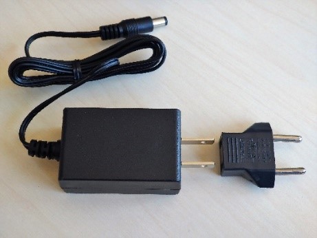 Original power supply of the DE10-Nano card and its adapter for French plugs